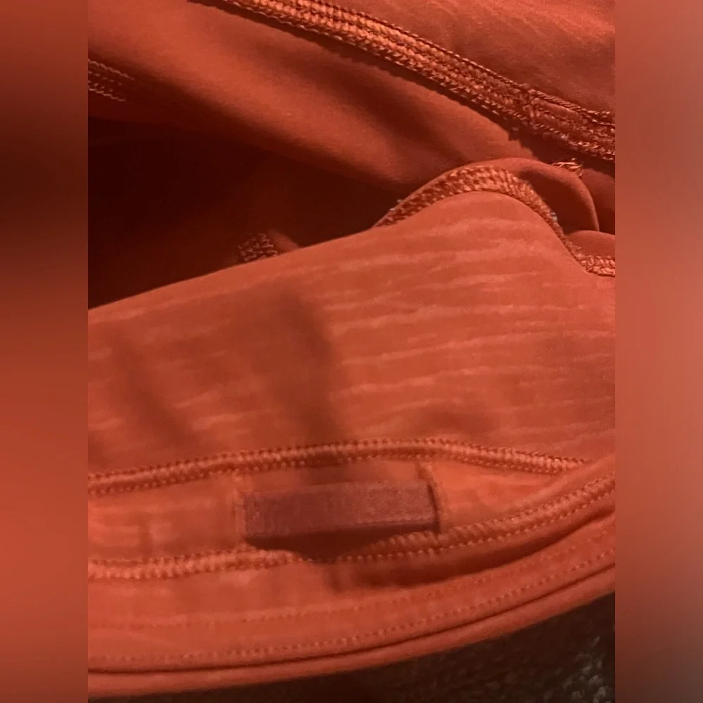 🍋 LIKE NEW Lululemon Time To Sweat Crop *23" - Stride Emboss Cayenne - Sz 6 - Picture 9 of 17